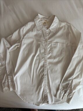 Hollister Men's White Long-Sleeve Button-Down Shirt